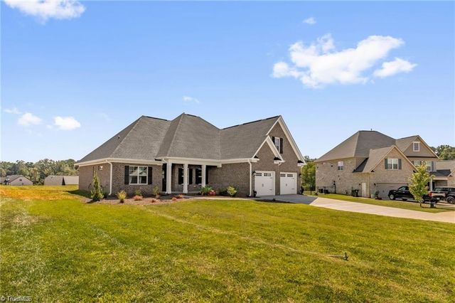 205 Grandworth Way, King, NC 27021