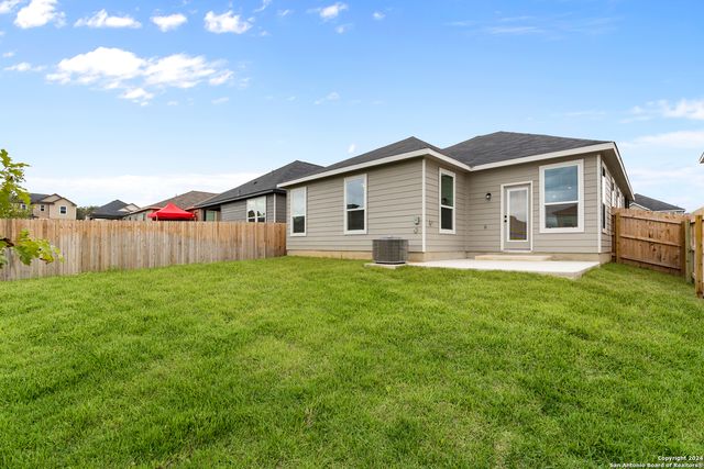 246 West Flowing River Dr, Boerne, TX 78006