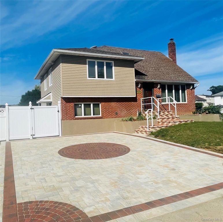 6 Martin Street, Massapequa, NY 11758