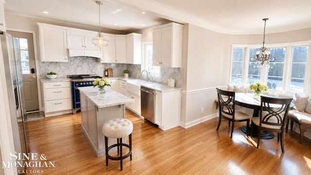 1043 Whittier Road, Grosse Pointe Park, MI 48230