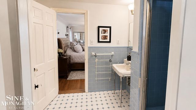 1043 Whittier Road, Grosse Pointe Park, MI 48230
