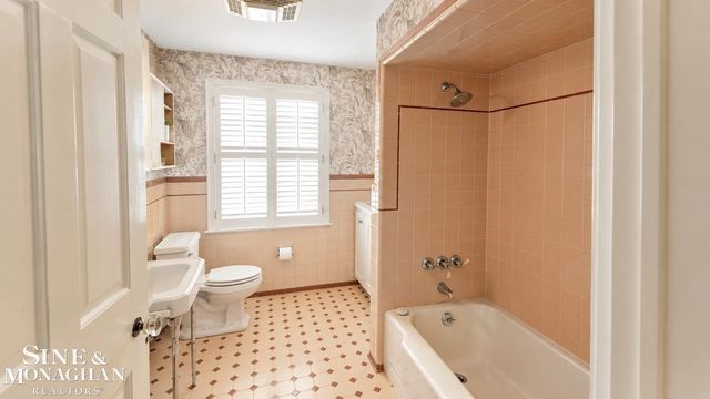 1043 Whittier Road, Grosse Pointe Park, MI 48230