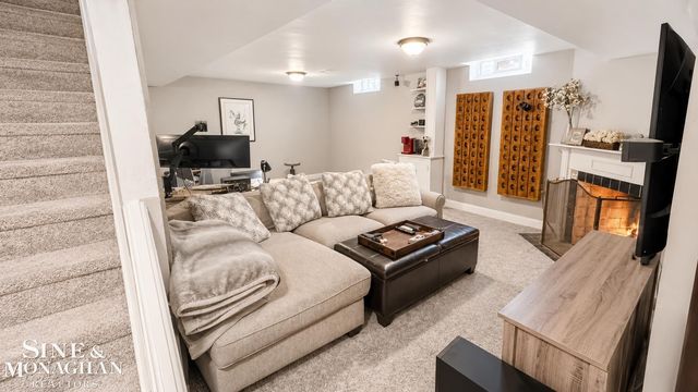1043 Whittier Road, Grosse Pointe Park, MI 48230