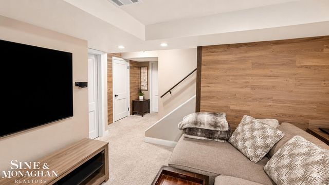 1043 Whittier Road, Grosse Pointe Park, MI 48230