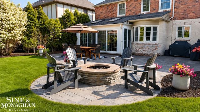 1043 Whittier Road, Grosse Pointe Park, MI 48230