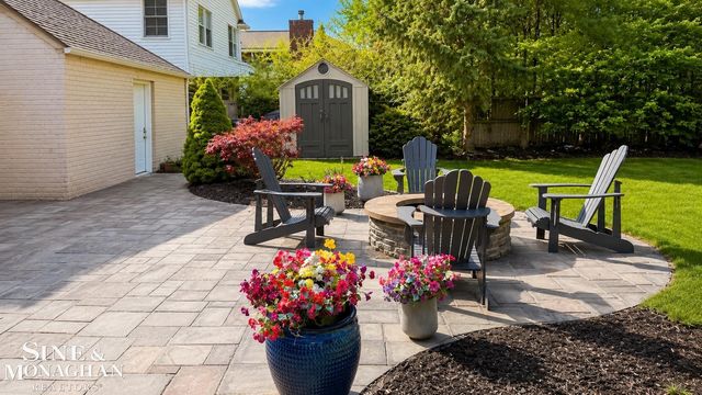 1043 Whittier Road, Grosse Pointe Park, MI 48230