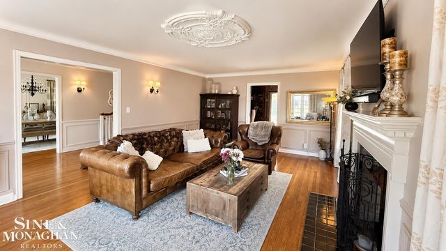 1043 Whittier Road, Grosse Pointe Park, MI 48230