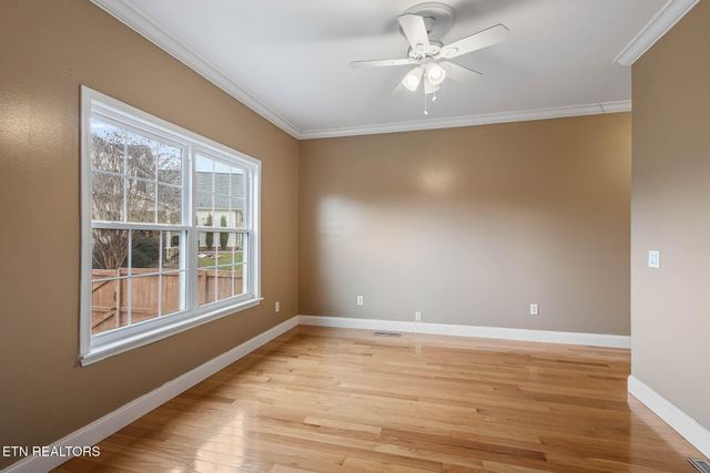 218 Pebble Court, Lenoir City, TN 37772