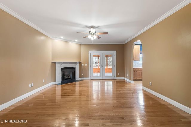 218 Pebble Court, Lenoir City, TN 37772