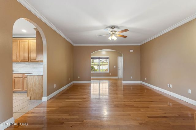 218 Pebble Court, Lenoir City, TN 37772