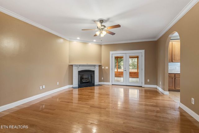 218 Pebble Court, Lenoir City, TN 37772