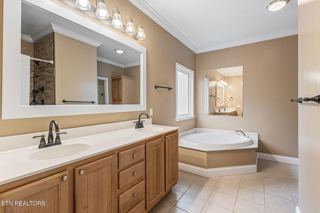 218 Pebble Court, Lenoir City, TN 37772