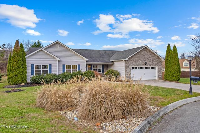 218 Pebble Court, Lenoir City, TN 37772