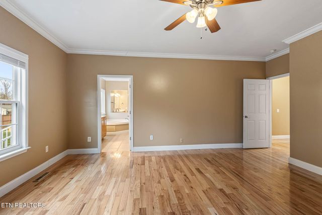 218 Pebble Court, Lenoir City, TN 37772