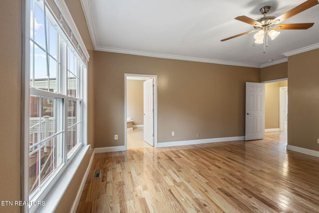 218 Pebble Court, Lenoir City, TN 37772