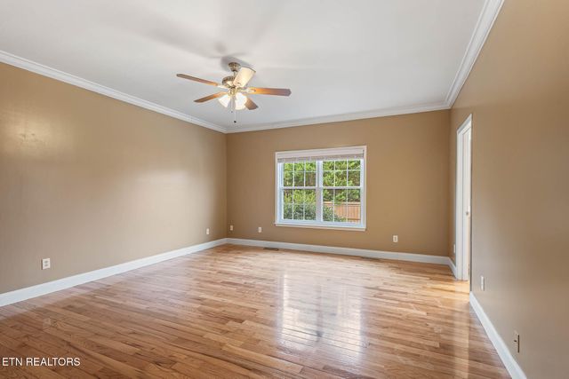 218 Pebble Court, Lenoir City, TN 37772