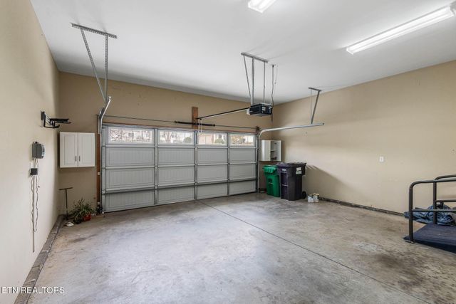 218 Pebble Court, Lenoir City, TN 37772