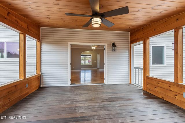 218 Pebble Court, Lenoir City, TN 37772