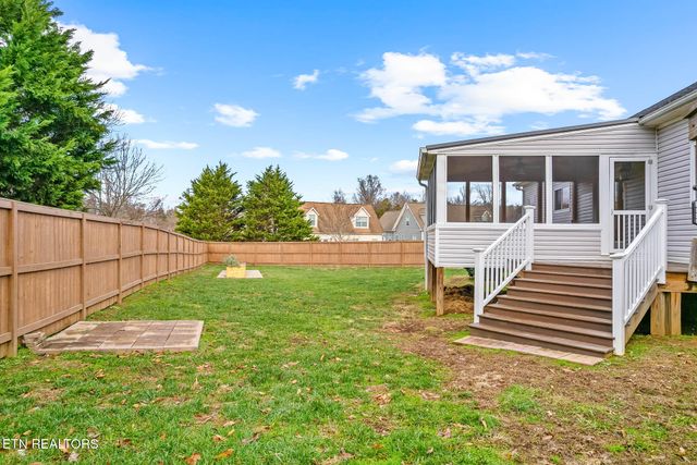 218 Pebble Court, Lenoir City, TN 37772