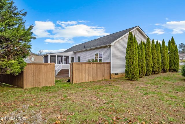 218 Pebble Court, Lenoir City, TN 37772