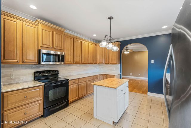 218 Pebble Court, Lenoir City, TN 37772