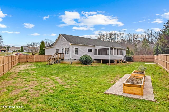 218 Pebble Court, Lenoir City, TN 37772