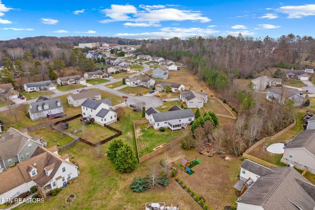 218 Pebble Court, Lenoir City, TN 37772