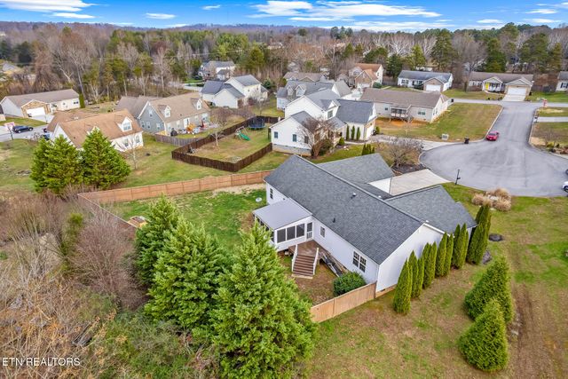 218 Pebble Court, Lenoir City, TN 37772