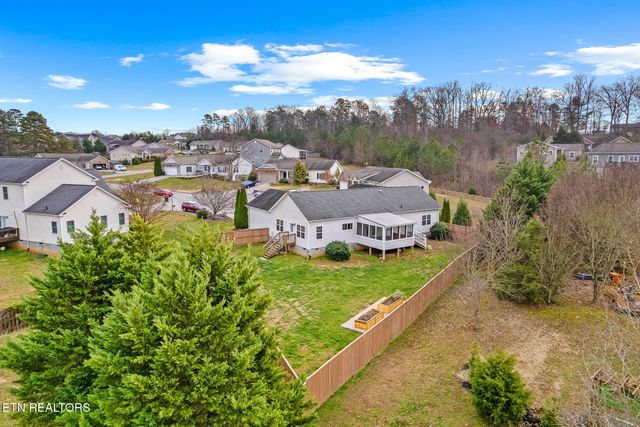 218 Pebble Court, Lenoir City, TN 37772