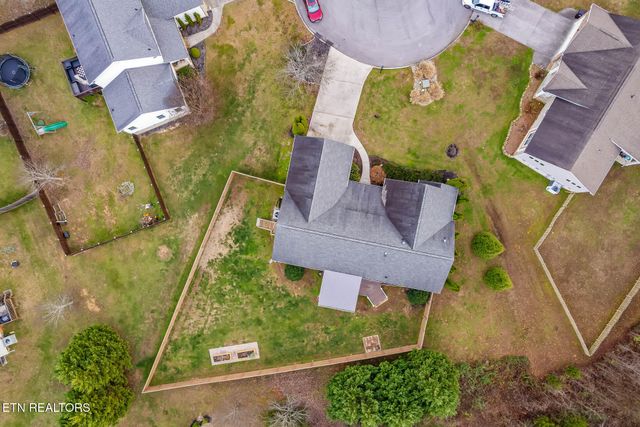 218 Pebble Court, Lenoir City, TN 37772