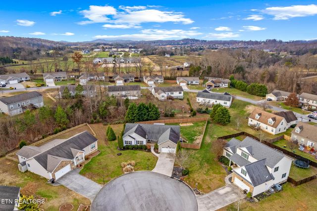 218 Pebble Court, Lenoir City, TN 37772