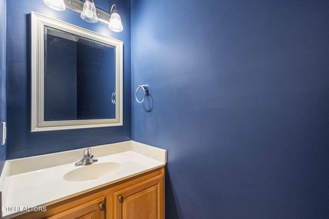 218 Pebble Court, Lenoir City, TN 37772