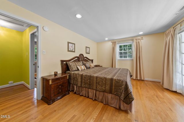 721 Tinkerbell Road, Chapel Hill, NC 27517