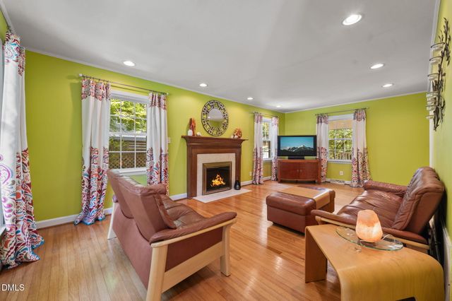 721 Tinkerbell Road, Chapel Hill, NC 27517