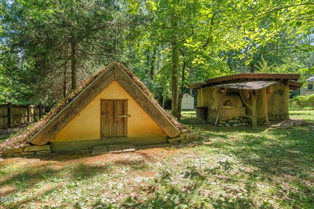 721 Tinkerbell Road, Chapel Hill, NC 27517
