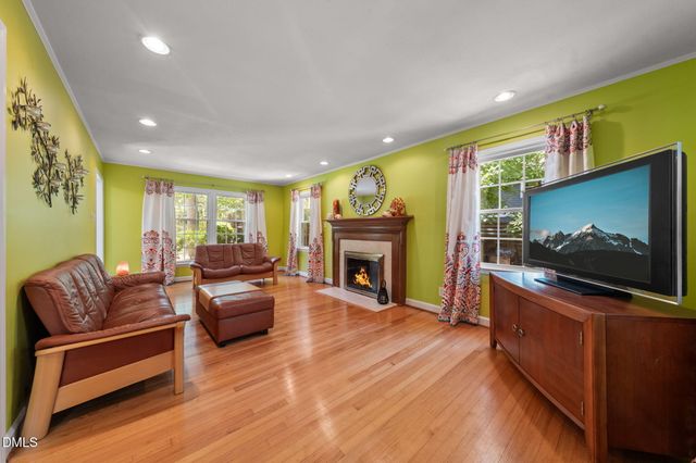 721 Tinkerbell Road, Chapel Hill, NC 27517