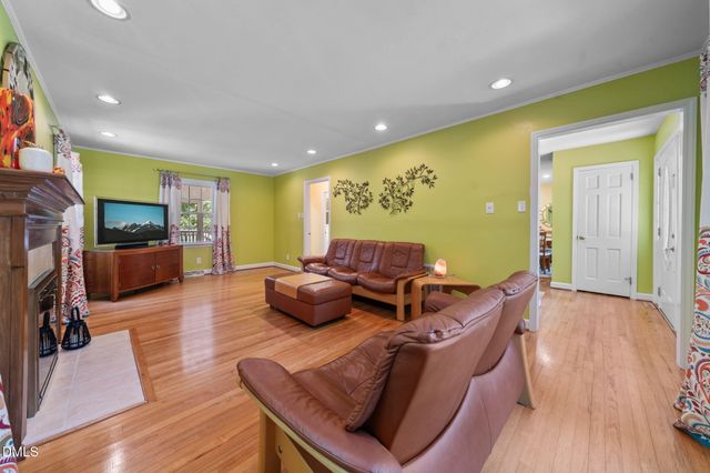 721 Tinkerbell Road, Chapel Hill, NC 27517