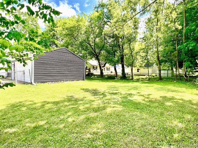 1821 Nazareth Road, Kalamazoo, MI 49048