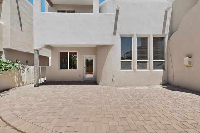 8720 Desert Fox Way NE, Albuquerque, NM 87122