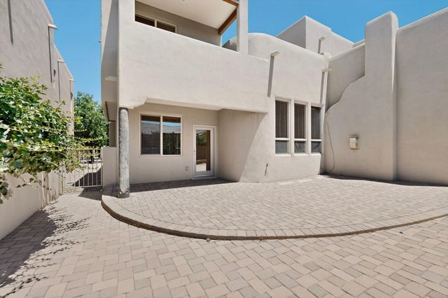 8720 Desert Fox Way NE, Albuquerque, NM 87122