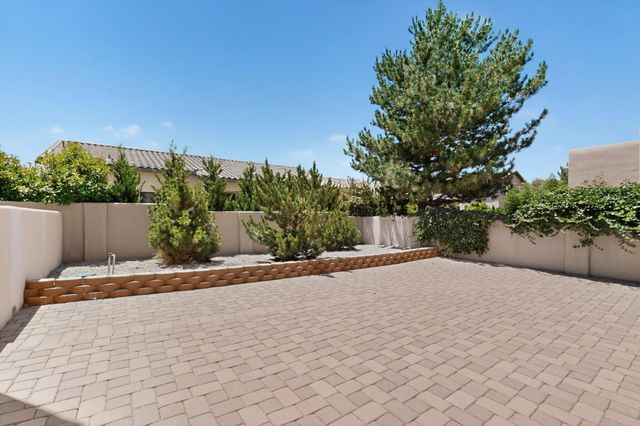 8720 Desert Fox Way NE, Albuquerque, NM 87122