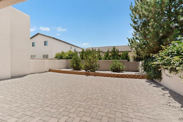 8720 Desert Fox Way NE, Albuquerque, NM 87122