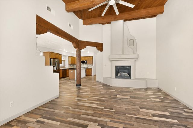 8720 Desert Fox Way NE, Albuquerque, NM 87122
