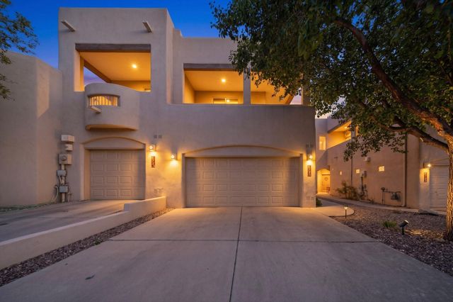 8720 Desert Fox Way NE, Albuquerque, NM 87122
