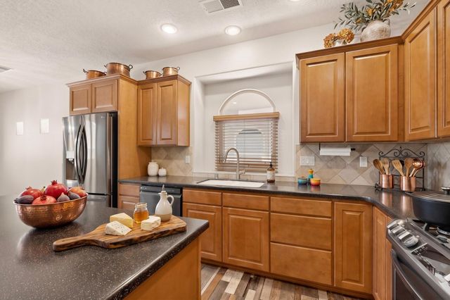 8720 Desert Fox Way NE, Albuquerque, NM 87122