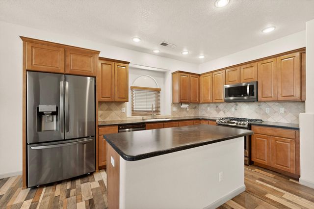 8720 Desert Fox Way NE, Albuquerque, NM 87122