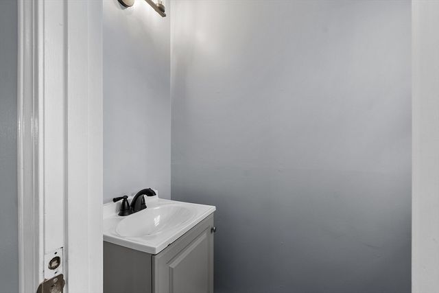 124 Chadwick 0, North Andover, MA 01845