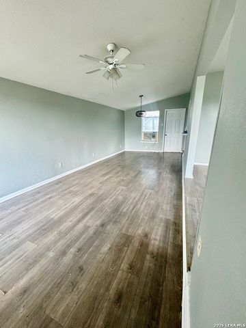 502 EARLYWAY DR, San Antonio, TX 78233