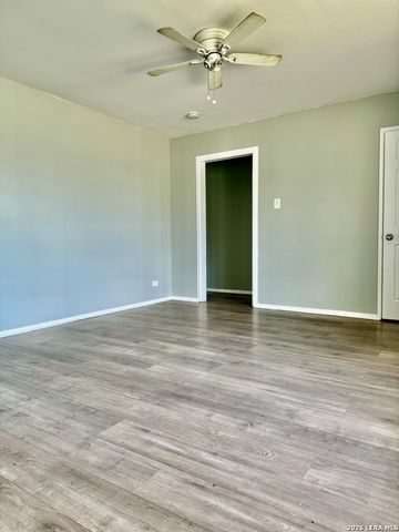 502 EARLYWAY DR, San Antonio, TX 78233