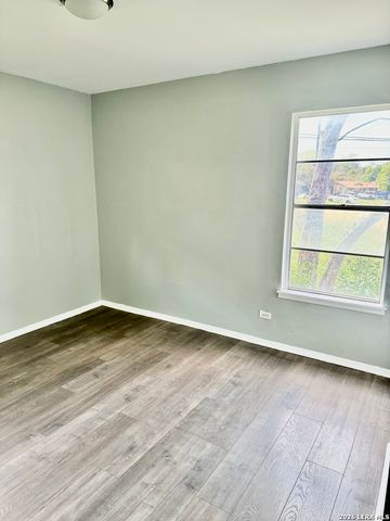 502 EARLYWAY DR, San Antonio, TX 78233